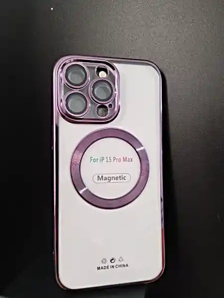 Estuche Protector Magnético Purpura Iphone 15 Pro Max