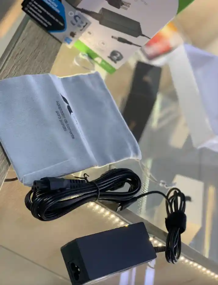 Cargador Para Portatil Tipo C De 65w
