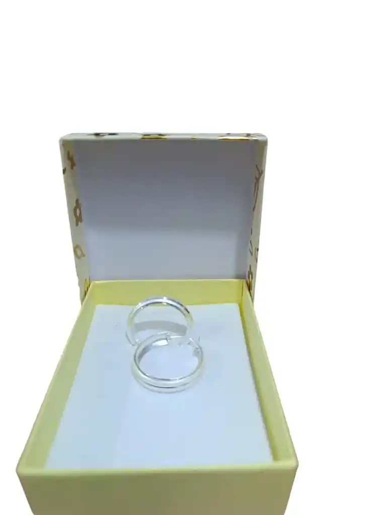 Aretes Tipo Candonga Plateadas En Acero Inoxidable Tamaño Mediano