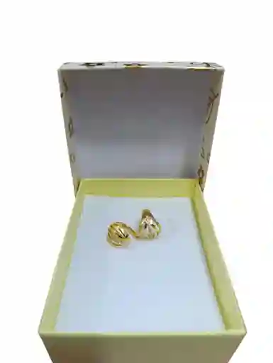 Par De Earcuff Dorado Liso Para Mujer