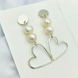Aretes Corazón De Plata Con Perlas