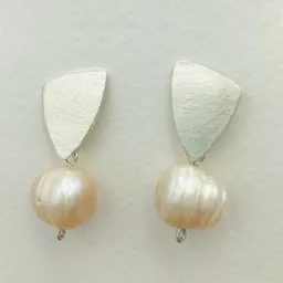 Aretes Triangulo De Plata Con Perla