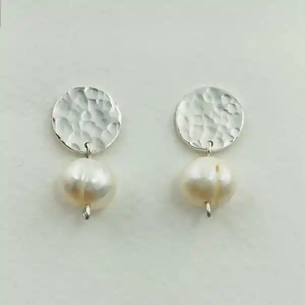 Aretes De Plata Martillada Y Perlas