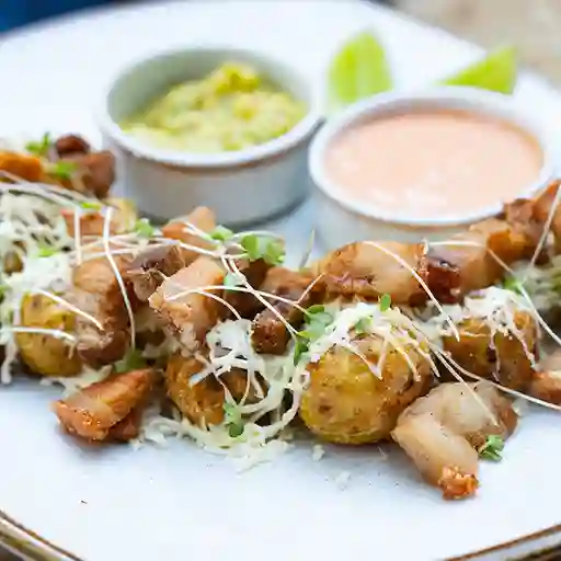 Papas Criollas con Cerdo Crocante