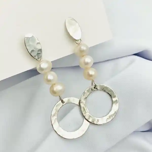 Aretes De Plata Martillada Con Perlas