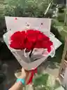 24 Rosas Rojascon Tull Alrededor