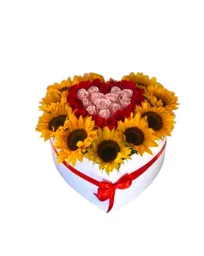Corazón De Rosas Y Girasoles
