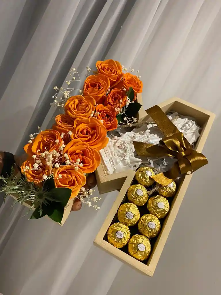 Caja Madera Con Rosas Y Chocolantes Perfecto Para El Dia De Madres- Regalo* Sorpresas- Dia Madre-regalo Madres-cumpleaños-anchetas-desayunos