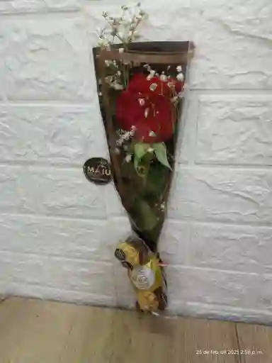 Rosa En Solitario Con Chocolates Ferrero Por 3