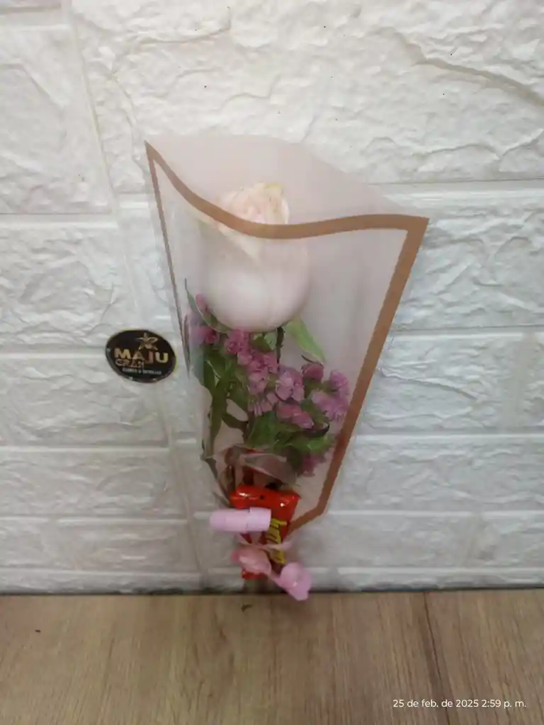 Rosa Natural En Solitario Con Chocolate Yumbo