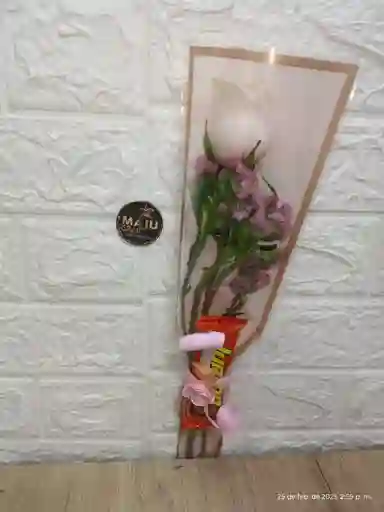 Rosa Natural En Solitario Con Chocolate Yumbo