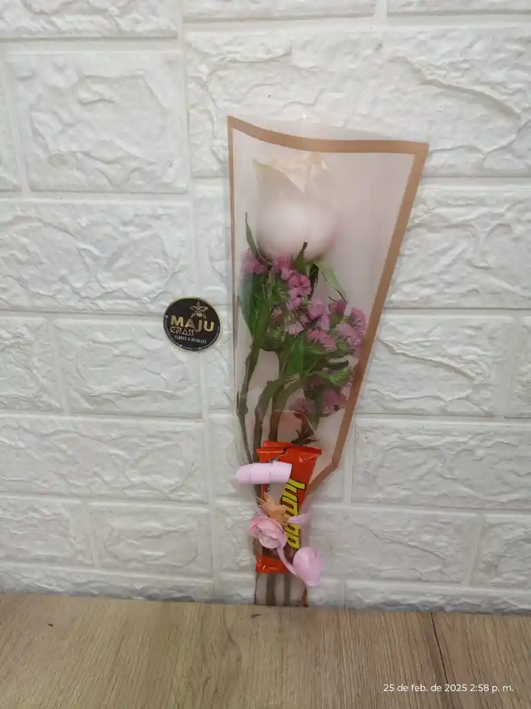 Rosa Natural En Solitario Con Chocolate Yumbo