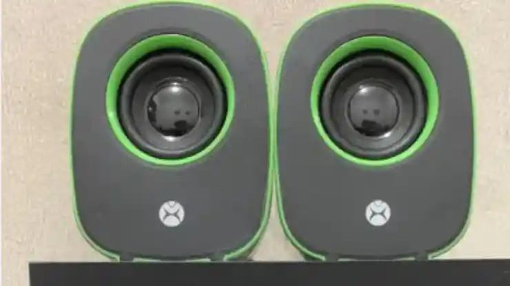 Altavoz Subwoofer Negro-verde 2.1 Ch Con Salida De Audio Conector Aux 3.5mm Altavoz Estéreo Usb Power 5w + 3wx2