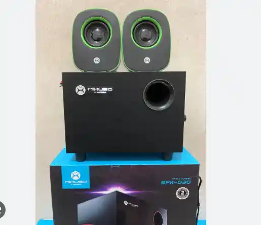 Altavoz Subwoofer Negro-verde 2.1 Ch Con Salida De Audio Conector Aux 3.5mm Altavoz Estéreo Usb Power 5w + 3wx2