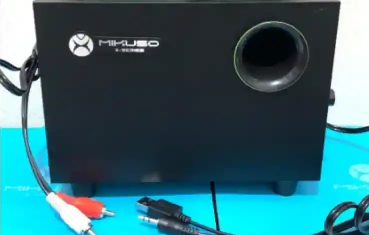 Altavoz Subwoofer Negro-verde 2.1 Ch Con Salida De Audio Conector Aux 3.5mm Altavoz Estéreo Usb Power 5w + 3wx2