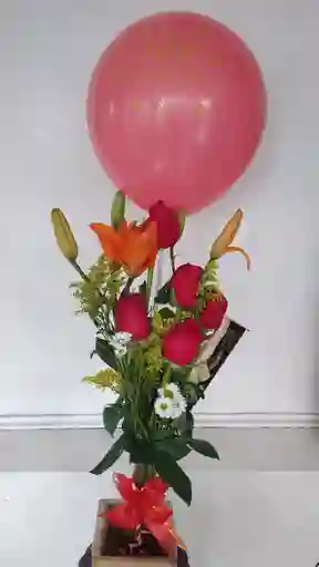Arreglo 5 Rosas, 2 Baras De Lirios, Un Solitario Una Chocolatina Beiles moño