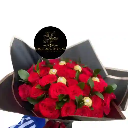 Ramo De Flores Rosas Y Ferrero