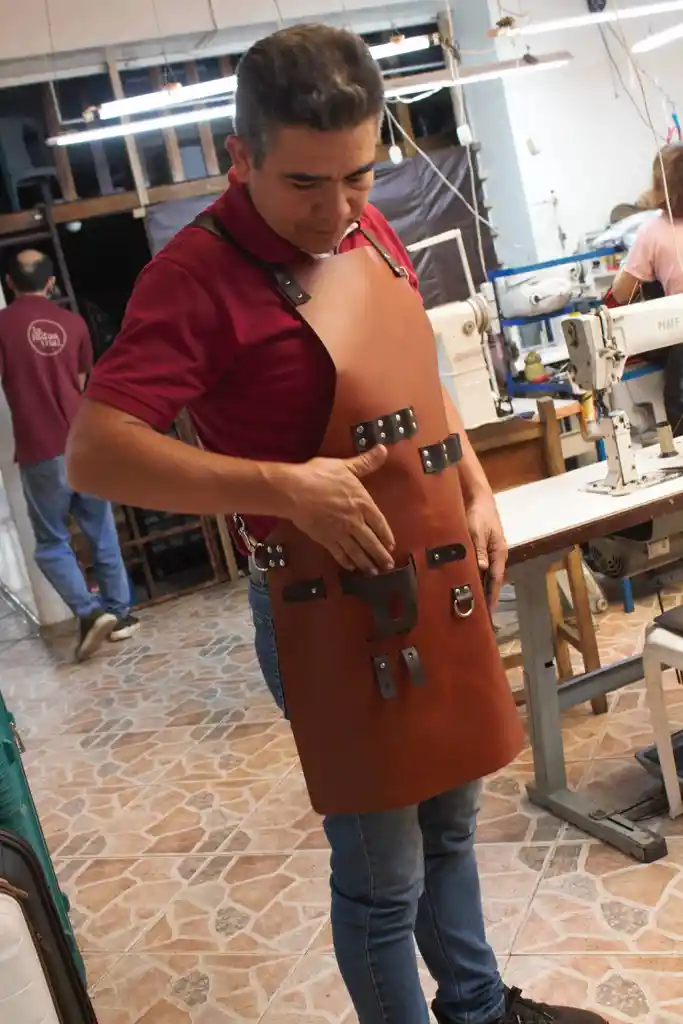 Delantales En Cuero