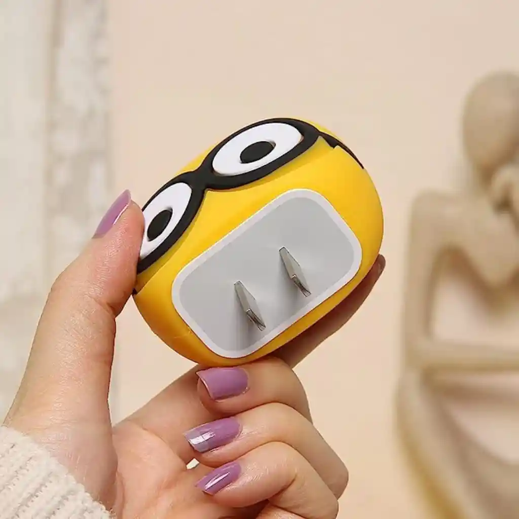 Kit Completo Protector De Cable + Protector De Cargador Iphone 18w/20w. Modelo: Minion