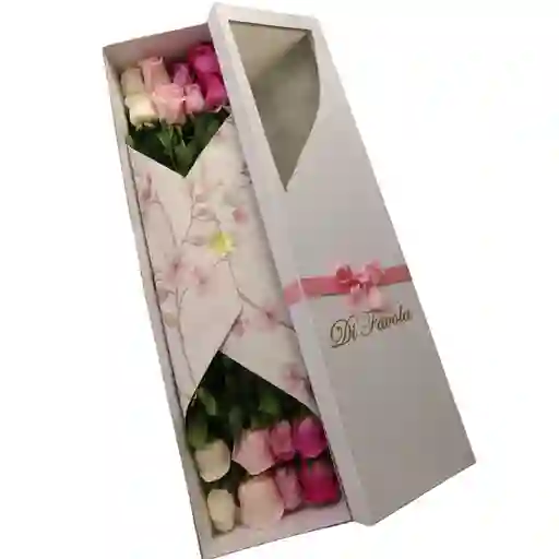 Rosas De Exportación En Elegante Caja Tradicional Y Ruscus. Edición Día De La Madre X 24 Rosas.
