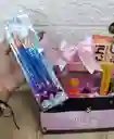 Mujer Mama Especial Con Sombras Y Brochas Para Maquillaje
