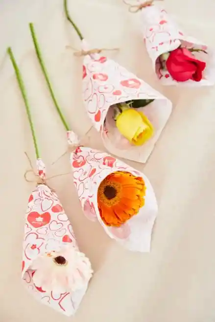 12 Unidades De Flores Variadas