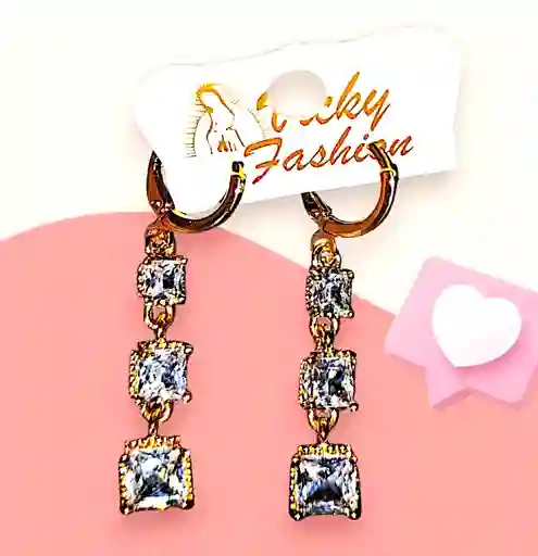 Aretes Acero Quirurjico Inoxidable Con Baño En Oro Golfi 3 Piedras Cuadradas Transparentes