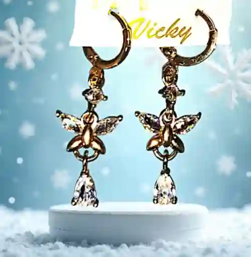 Aretes Acero Quirurjico Inoxidable Con Baño En Oro Golfi Mariposa Con Piedras Transparentes