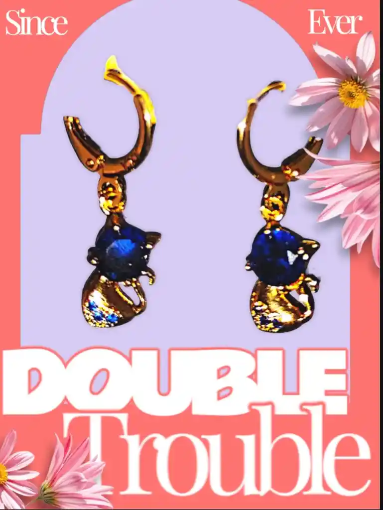 Aretes Acero Quirurjico Inoxidable Con Baño En Oro Golfi Gatos Con Piedras Azul Indigo