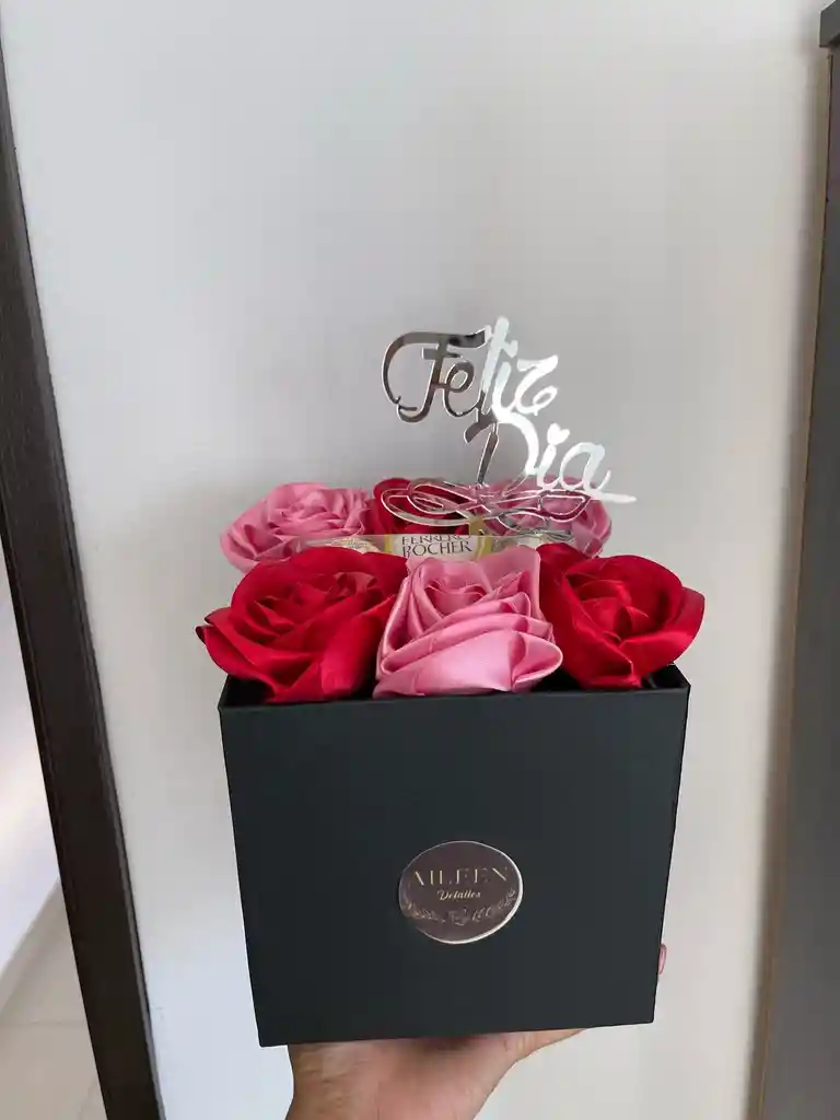 Mamá Generosa - Caja De Chocolates Y Rosas
