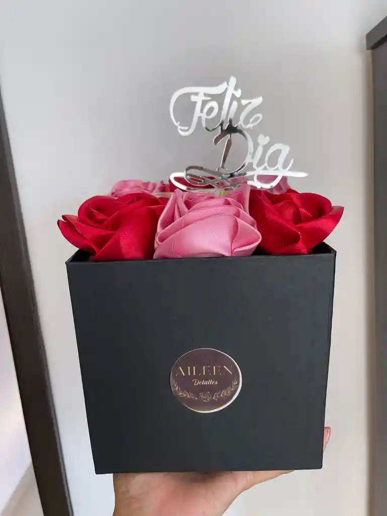 Mamá Generosa - Caja De Chocolates Y Rosas