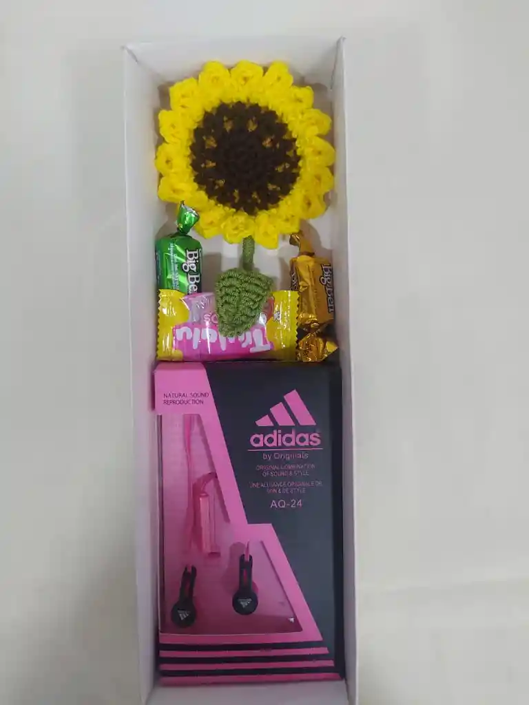 Caja Con Girasol Tejido