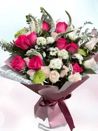 Rosas Blancas Y Fucsias En Bouquet Rosalia