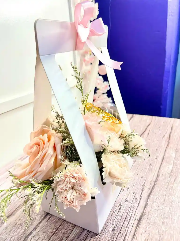 Caja Floral Con Vaso De Fresas Con Chocolate - Especial Día De La Mujer