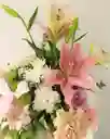 Cilindro De Flores Mixtas Con Lirios, Rosas, Clavel Ideal Para El Día De La Mujer