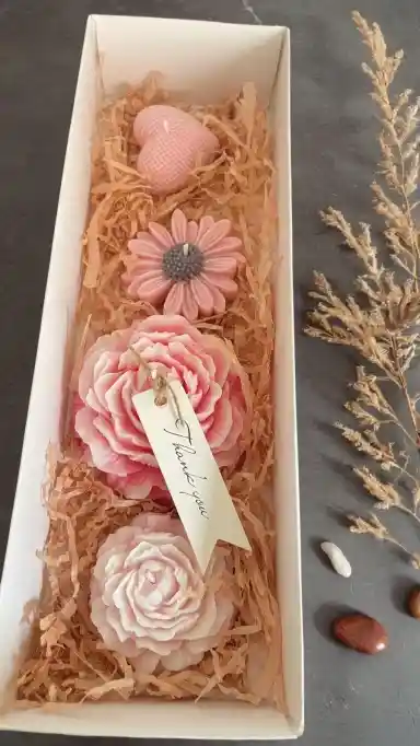 Caja De Velas Tipo Flores Y Corazón - Con Aroma