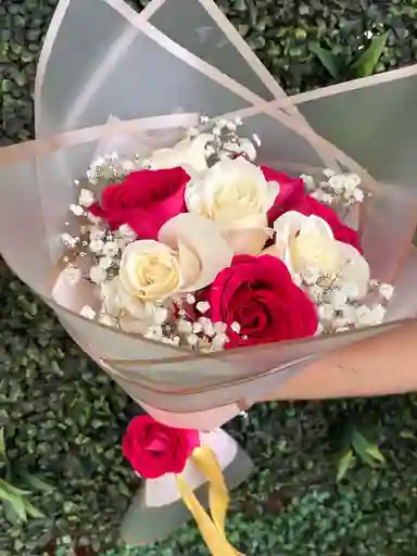 Bouquet De Rosas Fucsias Y Blancas