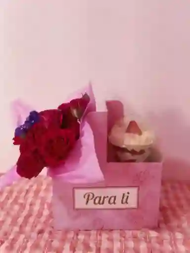 Cajita De Minirosas Con Fresas Con Crema