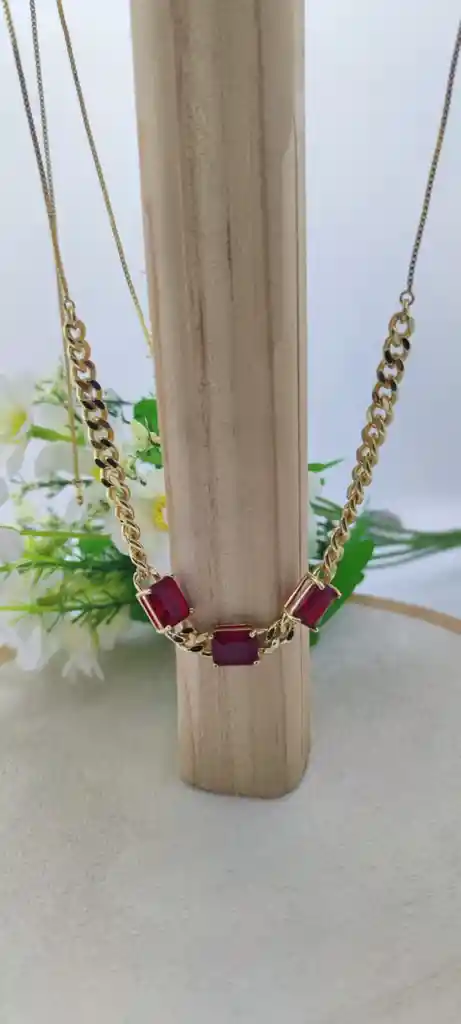 Collar Con Piedras Rojas