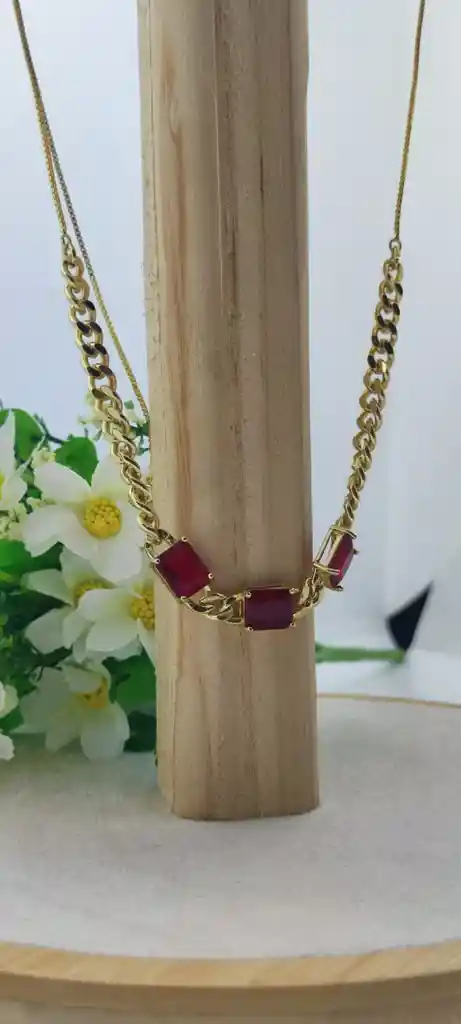 Collar Con Piedras Rojas