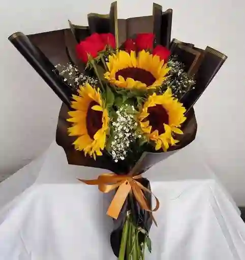 Bouquet De Girasoles Y Rosas