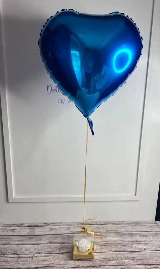 Botón De Rosa Preservada + Globo Con Helio - Especial Para Hombre