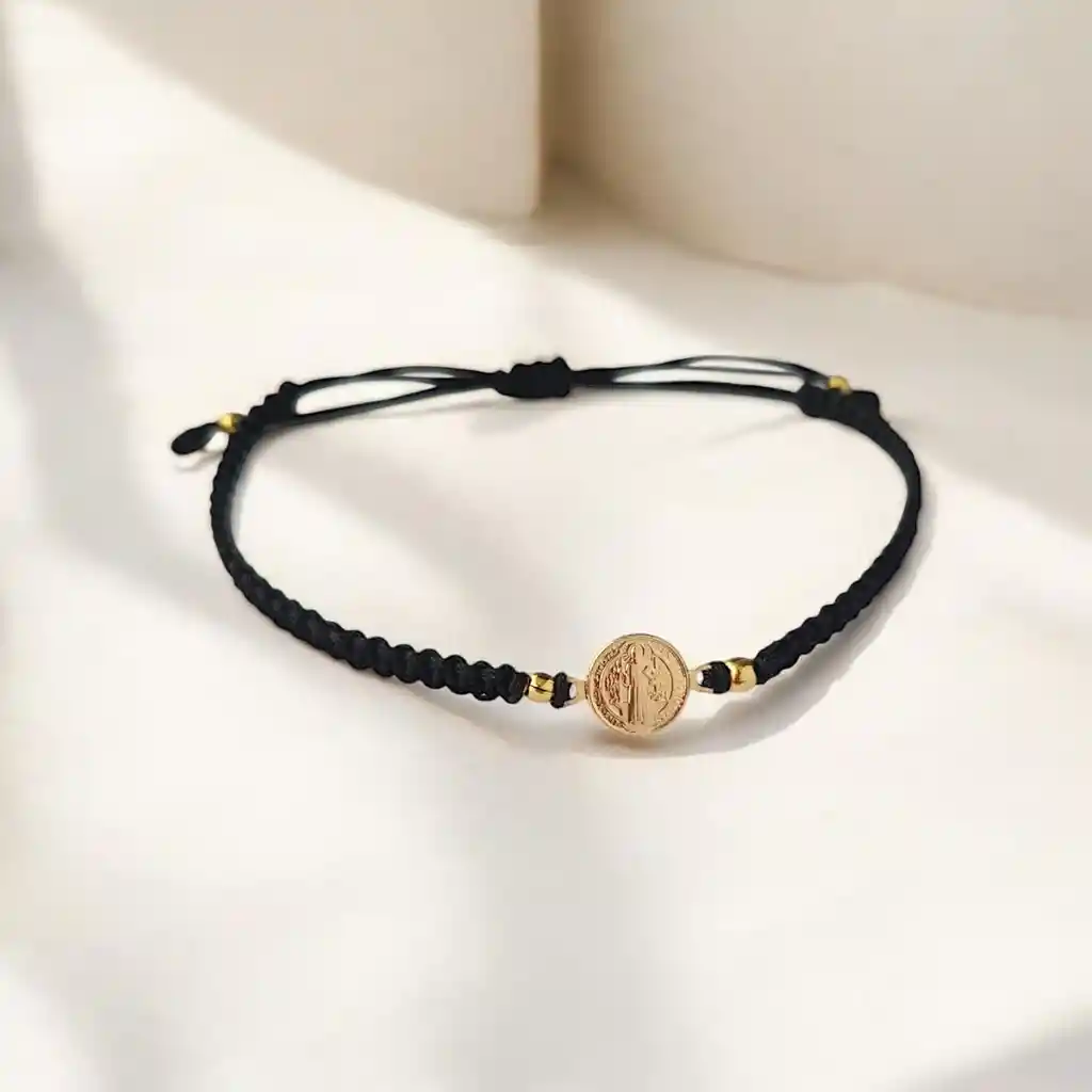 Pulsera Tejida Medalla De San Benito - Manilla De Protección Color A Elección