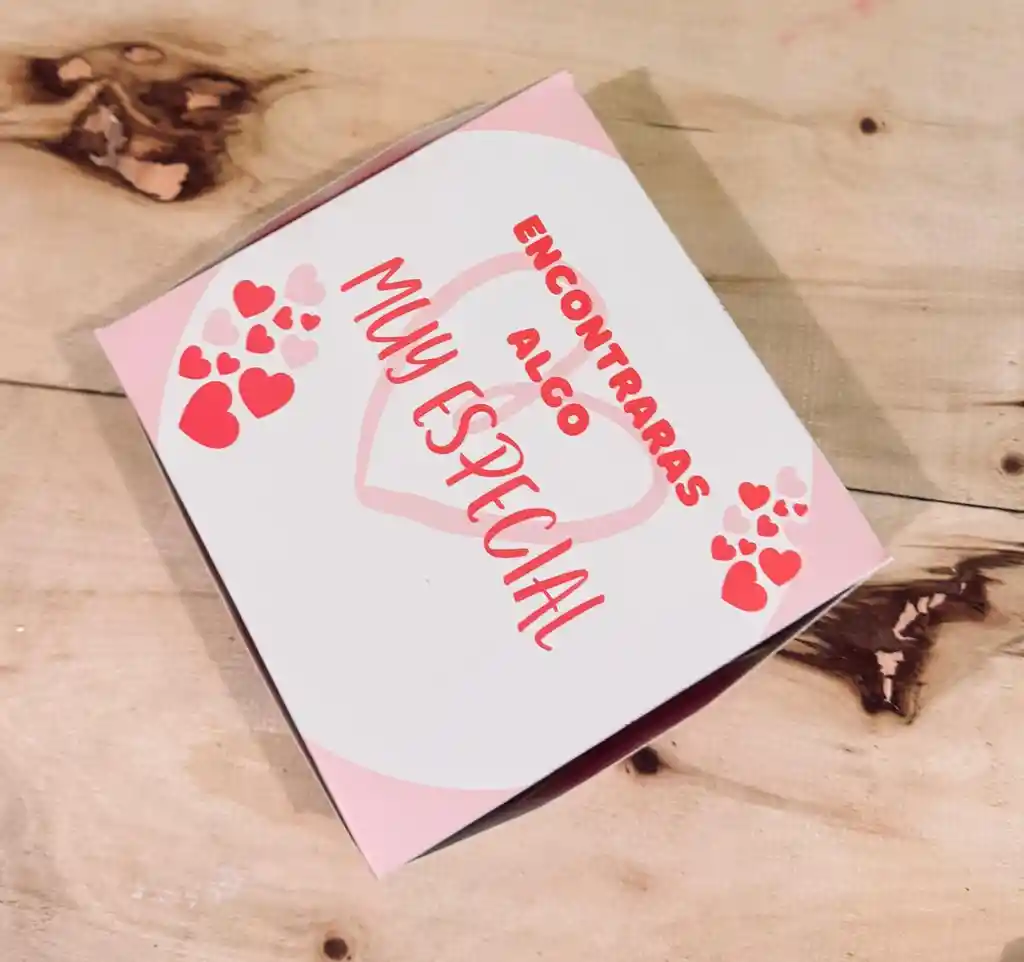 Caja De Velas Y Crema "encontraras Algo Muy Especial"