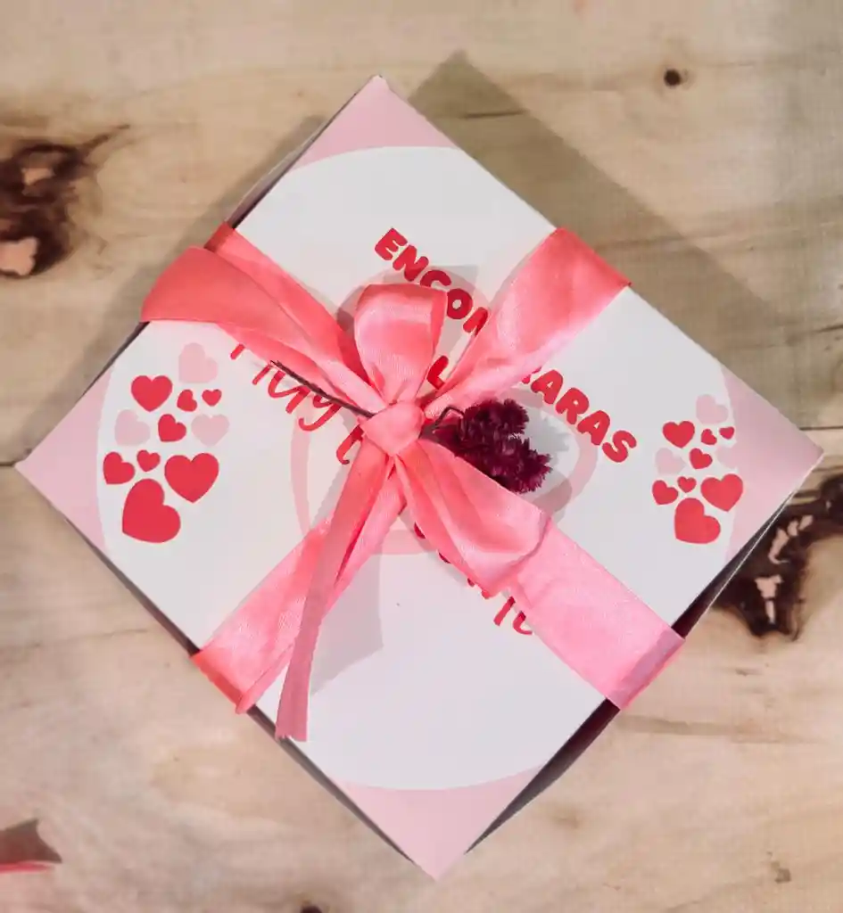 Caja De Velas Y Crema "encontraras Algo Muy Especial"