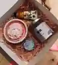 Caja De Velas Y Crema "encontraras Algo Muy Especial"