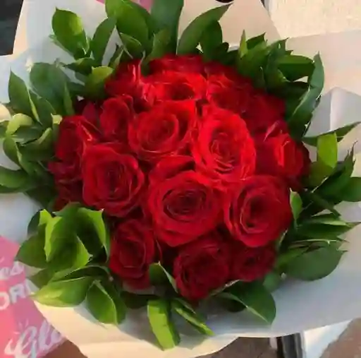 Ramo De Flores Con Rosas Rojas Regalo Para Mamá , Feliz Dia Mama , Regalo Para Madre (arreglo Floral - Regalo Para Mujer-bouquet De Flores - Feliz Cumpleaños)