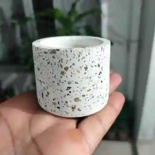 Maceta Circular En Cemento Blanco Y Granito Para Cactus Y Suculentas