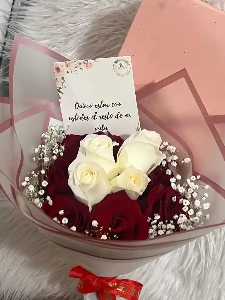 Bouquet De Rosas Blancas Y Rojas