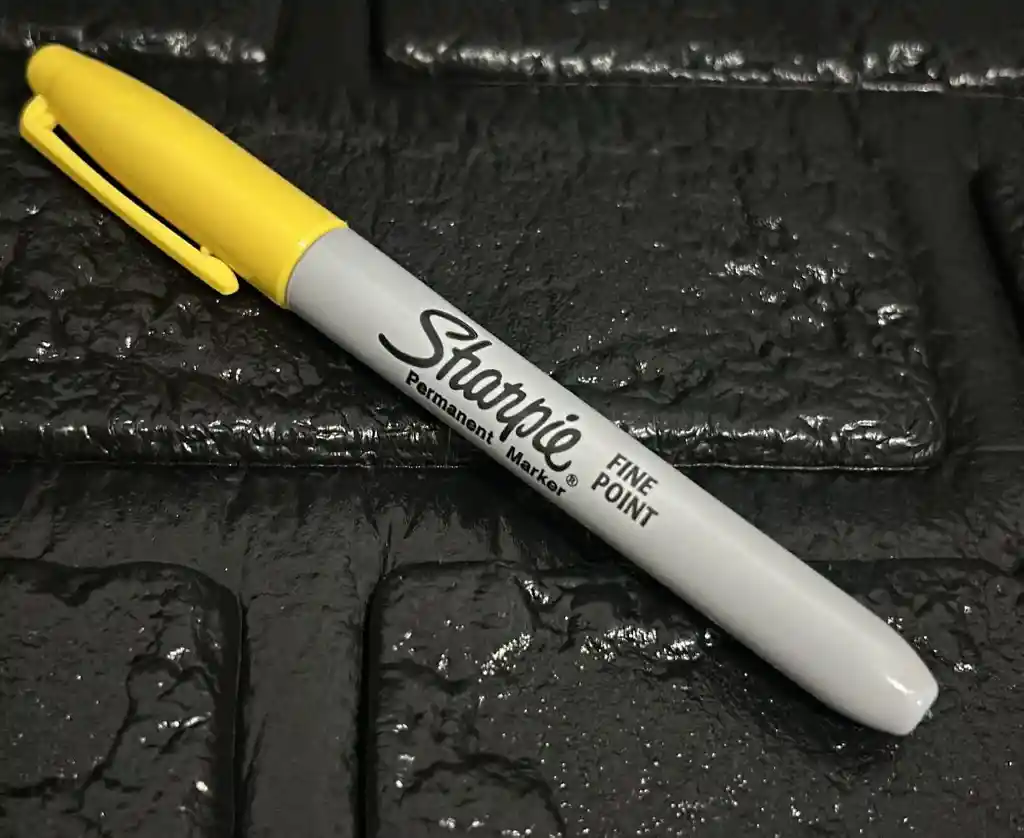 Marcador Sharpie Amarillo Fino Permanente